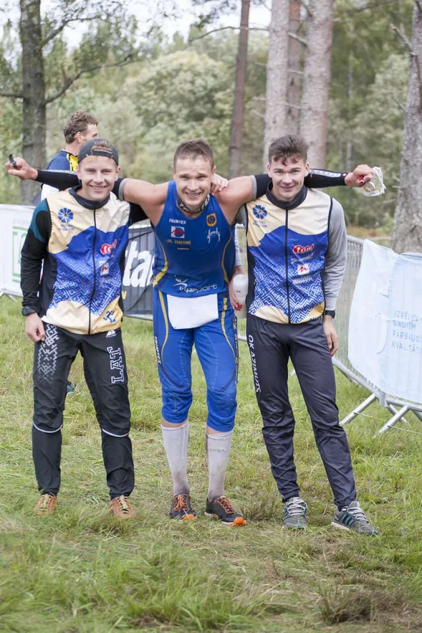Sveicam  Artūru Pauliņu un Azimuts OK-Sm BJSS vīriešu stafešu  komandu ar iegūtajām “Smiltenes novada Gada balvām sportā”!